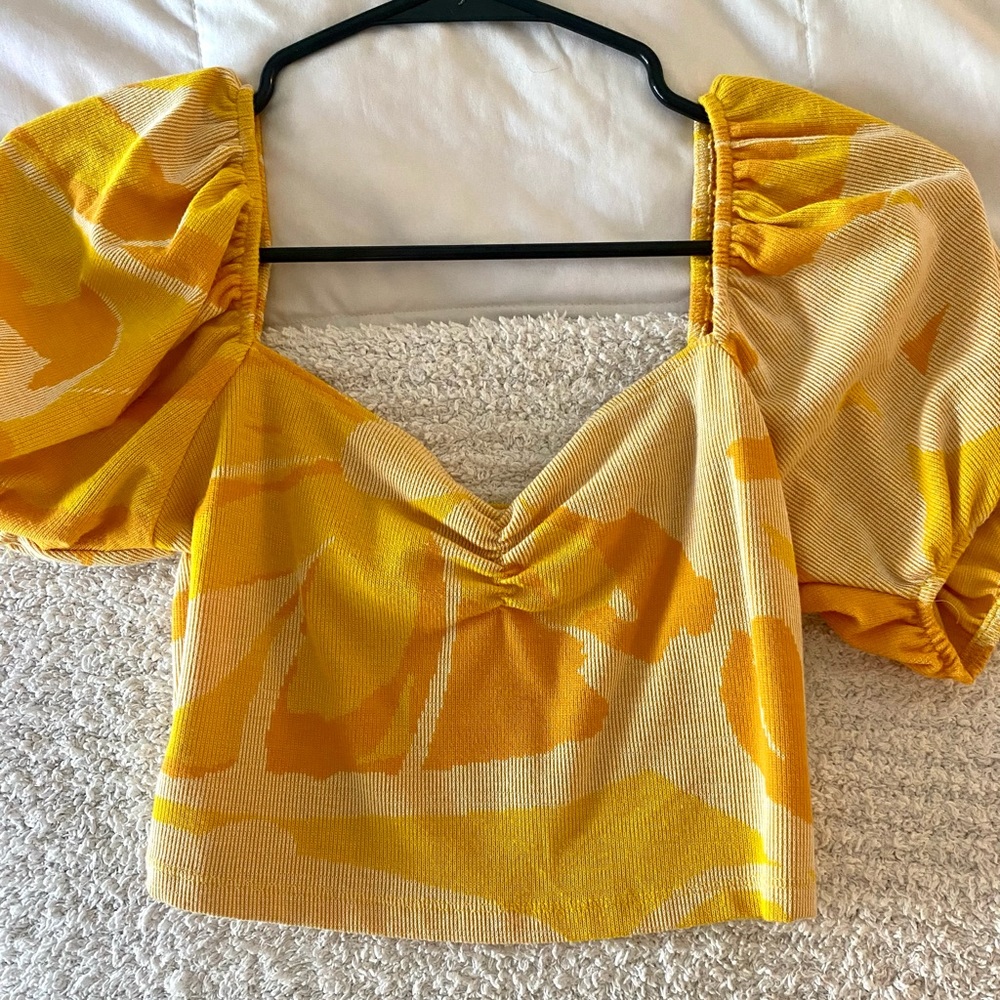 NWOT Zara orangey/yellow Knit Crop Top